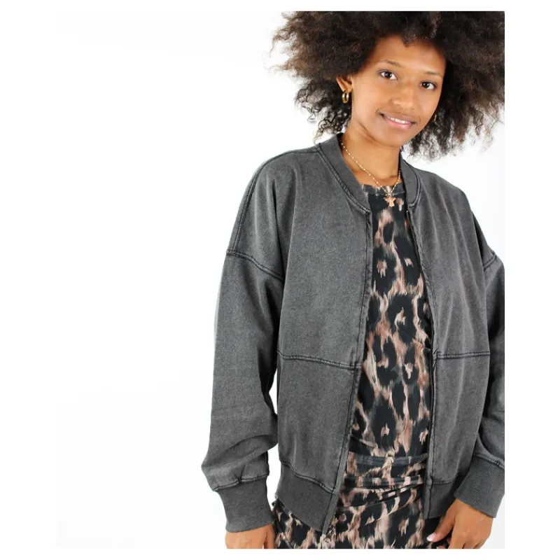 felpa_con_zip_stile_bombe_2.webp FELPA CON ZIP STILE BOMBER ONLY- Felpe